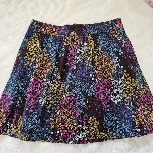 Tommy Hilfiger Dresses & Skirts - Tommy Hilfiger • Floral Skirt